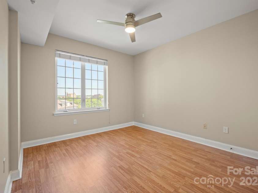 300 5th Street, Charlotte, NC 28202.  MLS# CAR4264363, YatesRealty ID 2931. 