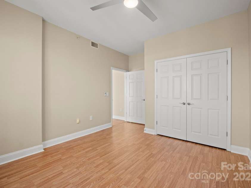 300 5th Street, Charlotte, NC 28202.  MLS# CAR4264363, YatesRealty ID 2931. 