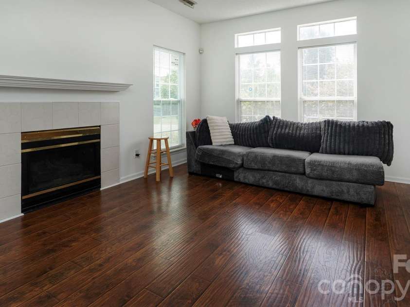 11807 Song Sparrow Lane, Charlotte, NC 28269.  MLS# CAR4391821, YatesRealty ID 29310. 