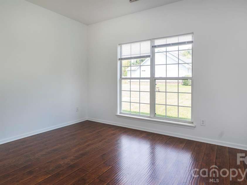 11807 Song Sparrow Lane, Charlotte, NC 28269.  MLS# CAR4391821, YatesRealty ID 29310. 