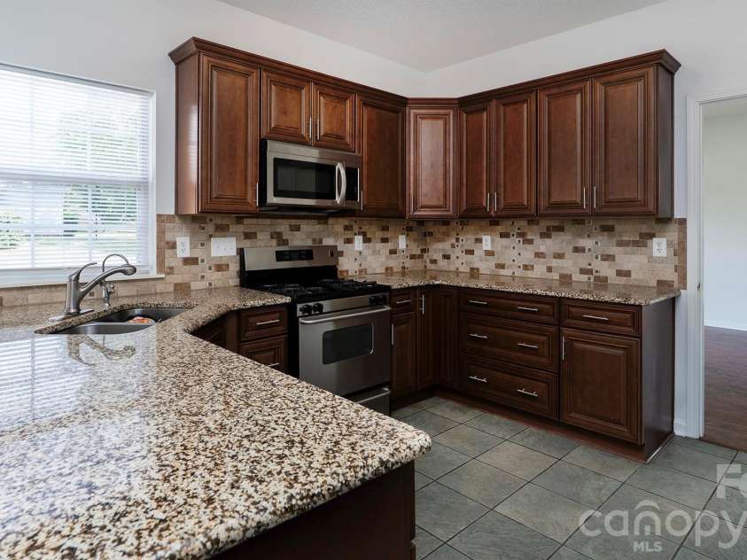 11807 Song Sparrow Lane, Charlotte, NC 28269.  MLS# CAR4391821, YatesRealty ID 29310. 