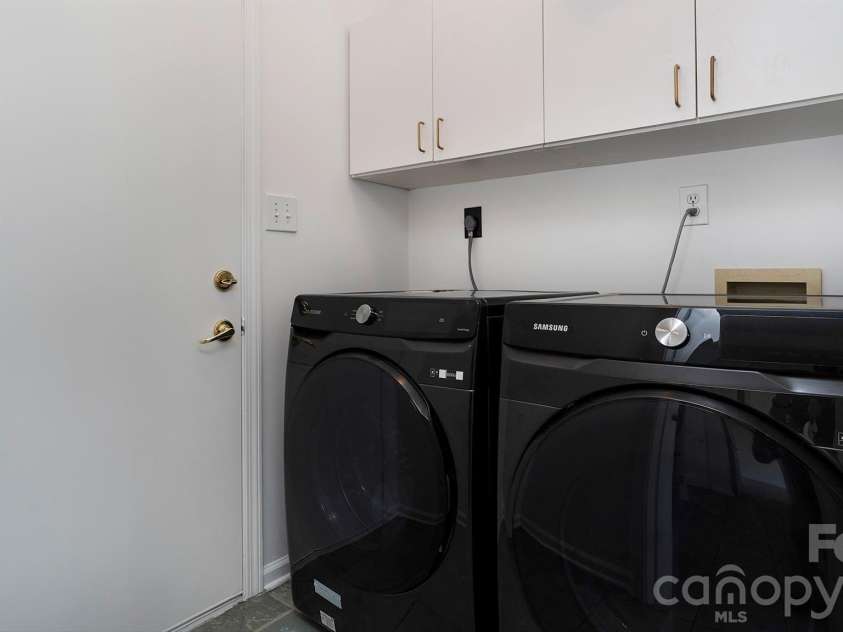 11807 Song Sparrow Lane, Charlotte, NC 28269.  MLS# CAR4391821, YatesRealty ID 29310. 