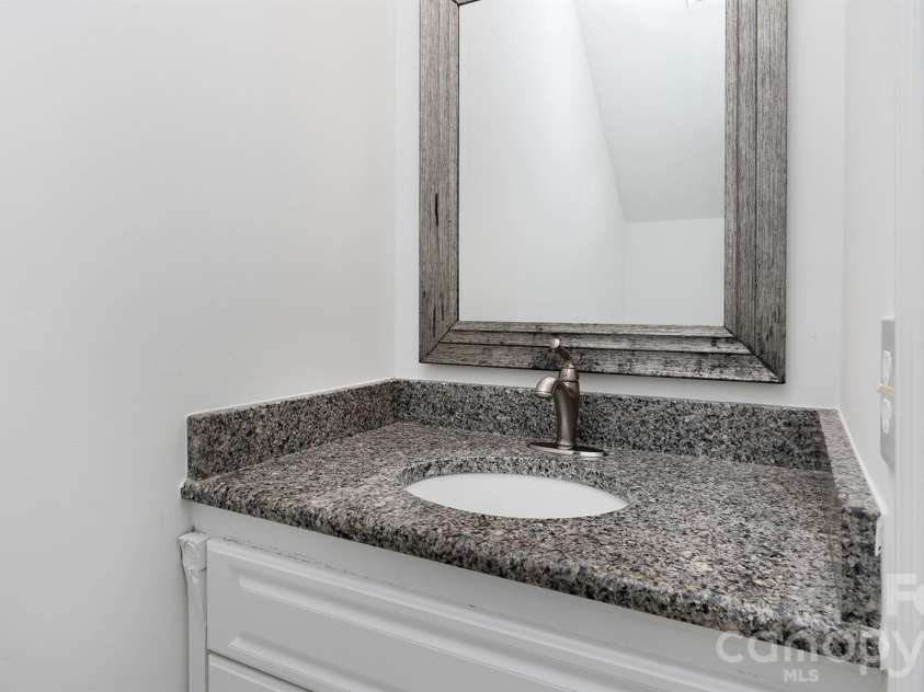 11807 Song Sparrow Lane, Charlotte, NC 28269.  MLS# CAR4391821, YatesRealty ID 29310. 