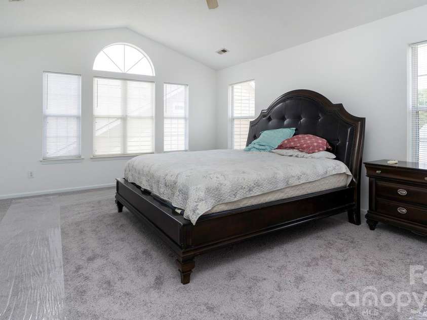 11807 Song Sparrow Lane, Charlotte, NC 28269.  MLS# CAR4391821, YatesRealty ID 29310. 