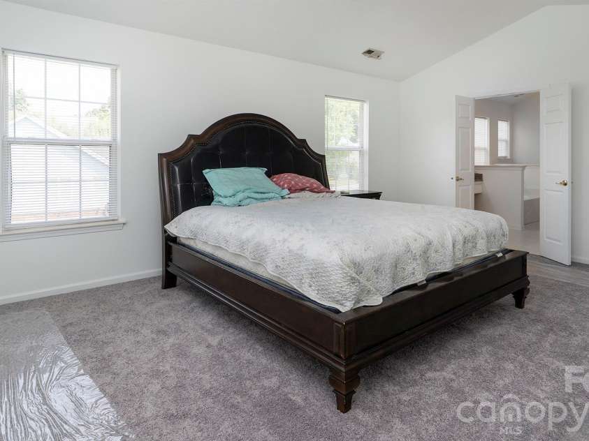 11807 Song Sparrow Lane, Charlotte, NC 28269.  MLS# CAR4391821, YatesRealty ID 29310. 