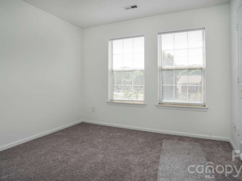 11807 Song Sparrow Lane, Charlotte, NC 28269.  MLS# CAR4391821, YatesRealty ID 29310. 