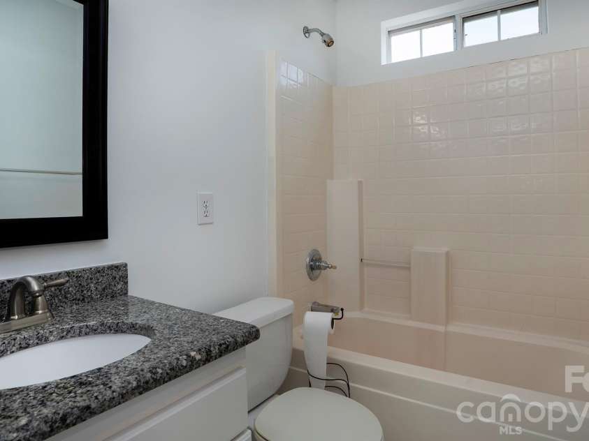 11807 Song Sparrow Lane, Charlotte, NC 28269.  MLS# CAR4391821, YatesRealty ID 29310. 