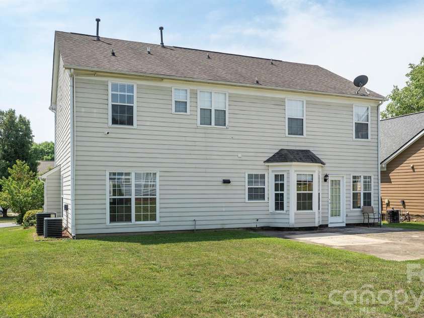 11807 Song Sparrow Lane, Charlotte, NC 28269.  MLS# CAR4391821, YatesRealty ID 29310. 
