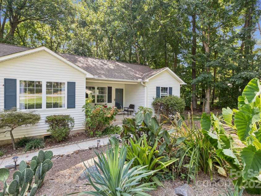 125 Mills Forest Lane, Mooresville, NC 28117.  MLS# CAR4284416, YatesRealty ID 29311. 