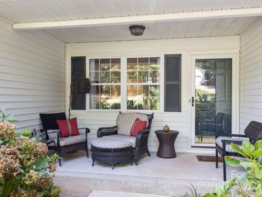 125 Mills Forest Lane, Mooresville, NC 28117.  MLS# CAR4284416, YatesRealty ID 29311. 