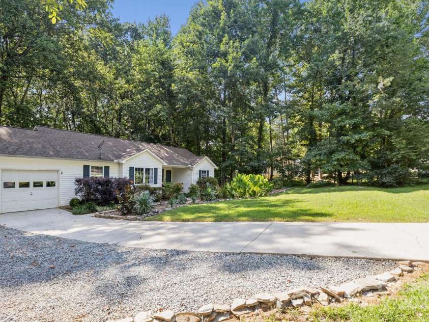 125 Mills Forest Lane, Mooresville, NC 28117.  MLS# CAR4284416, YatesRealty ID 29311. 