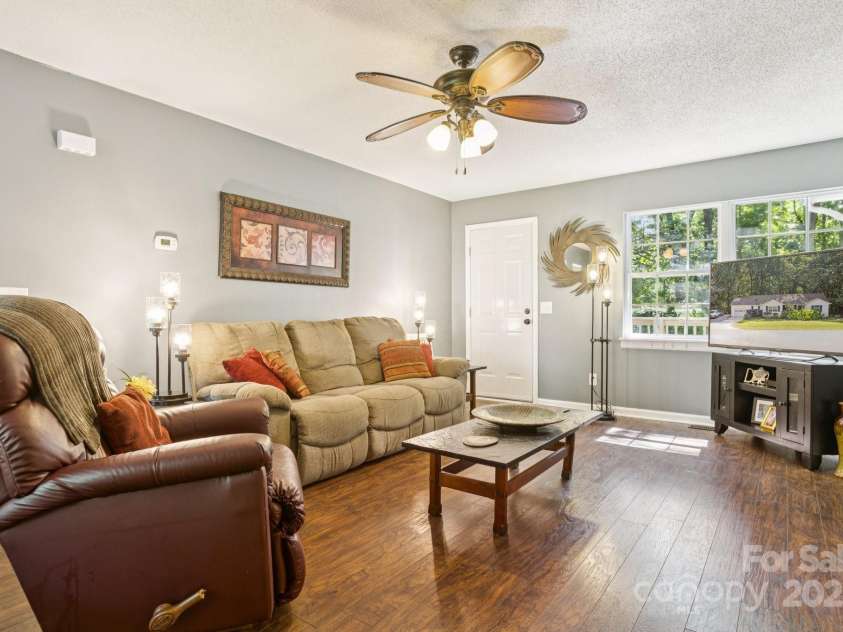125 Mills Forest Lane, Mooresville, NC 28117.  MLS# CAR4284416, YatesRealty ID 29311. 