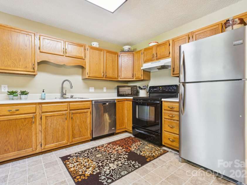 125 Mills Forest Lane, Mooresville, NC 28117.  MLS# CAR4284416, YatesRealty ID 29311. 