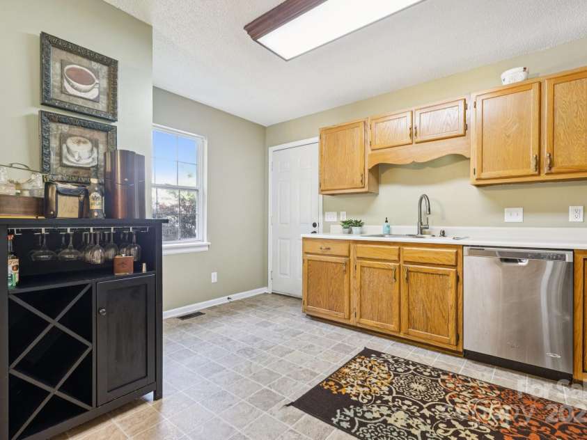 125 Mills Forest Lane, Mooresville, NC 28117.  MLS# CAR4284416, YatesRealty ID 29311. 