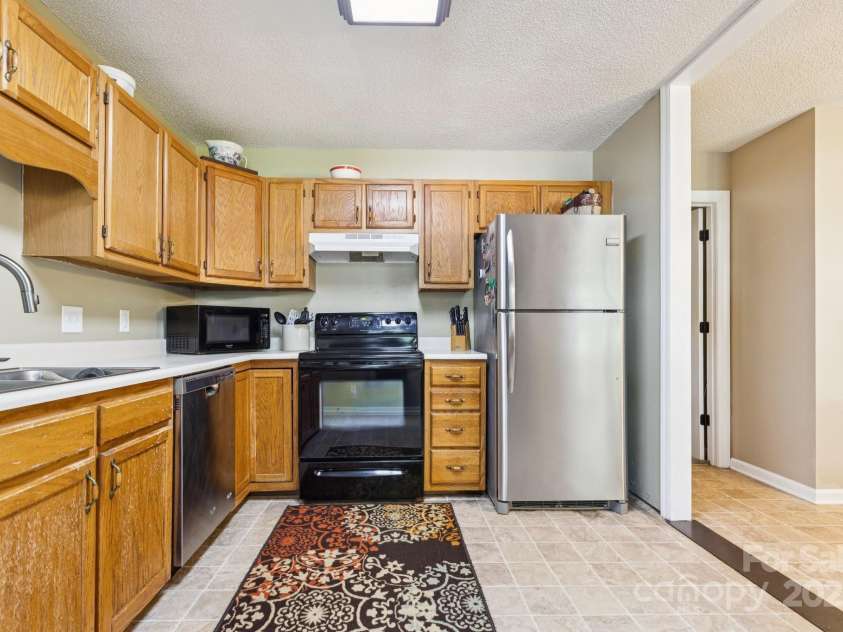 125 Mills Forest Lane, Mooresville, NC 28117.  MLS# CAR4284416, YatesRealty ID 29311. 