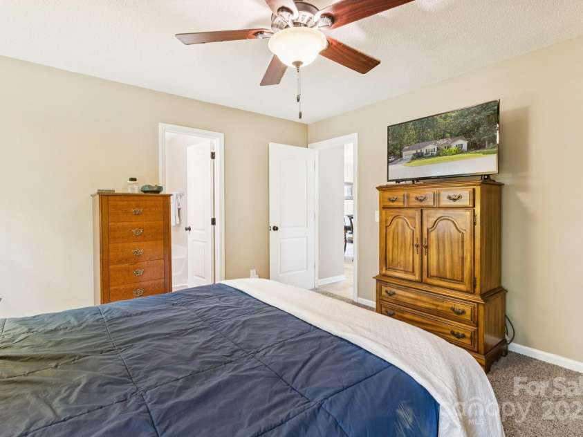 125 Mills Forest Lane, Mooresville, NC 28117.  MLS# CAR4284416, YatesRealty ID 29311. 
