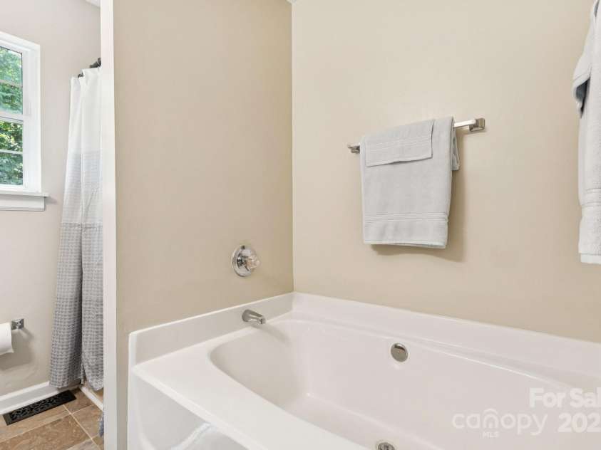 125 Mills Forest Lane, Mooresville, NC 28117.  MLS# CAR4284416, YatesRealty ID 29311. 