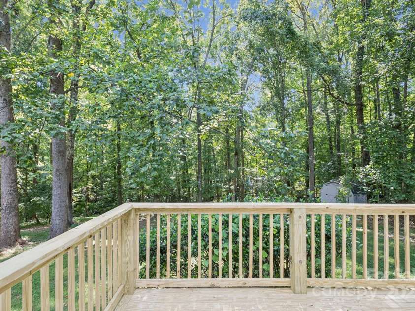 125 Mills Forest Lane, Mooresville, NC 28117.  MLS# CAR4284416, YatesRealty ID 29311. 