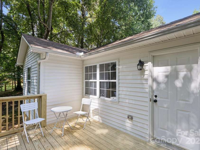 125 Mills Forest Lane, Mooresville, NC 28117.  MLS# CAR4284416, YatesRealty ID 29311. 
