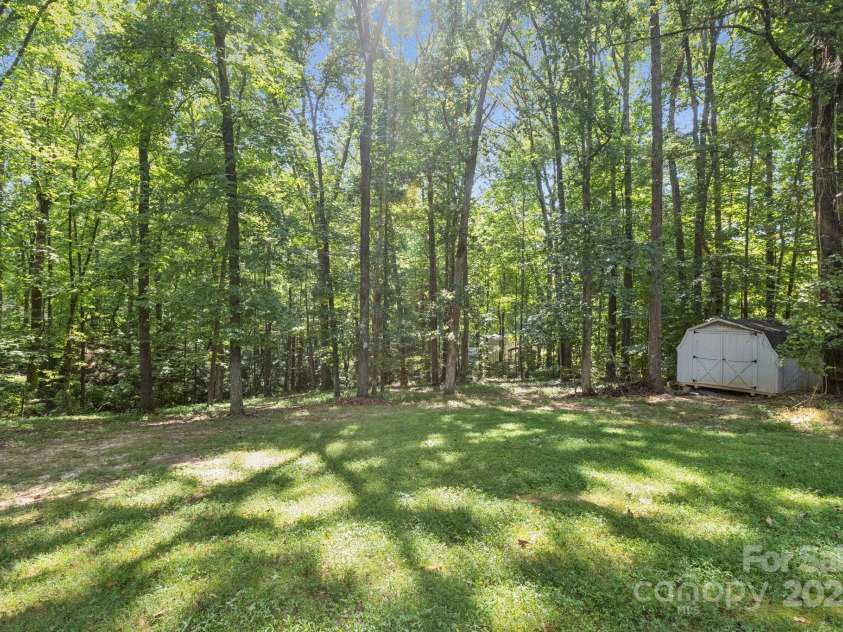 125 Mills Forest Lane, Mooresville, NC 28117.  MLS# CAR4284416, YatesRealty ID 29311. 