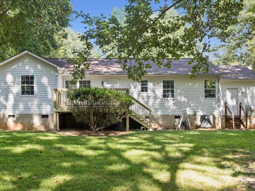 125 Mills Forest Lane, Mooresville, NC 28117.  MLS# CAR4284416, YatesRealty ID 29311. 