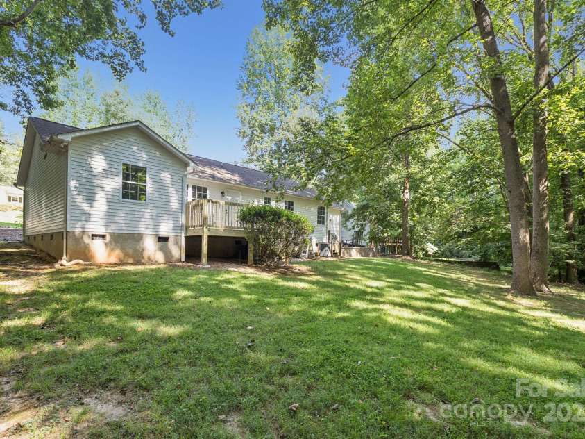 125 Mills Forest Lane, Mooresville, NC 28117.  MLS# CAR4284416, YatesRealty ID 29311. 