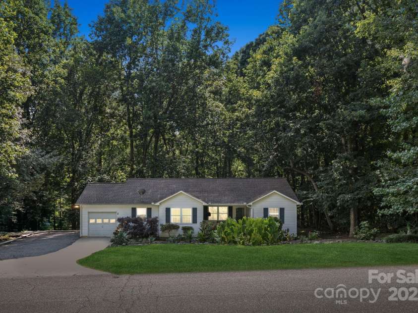 125 Mills Forest Lane, Mooresville, NC 28117.  MLS# CAR4284416, YatesRealty ID 29311. 