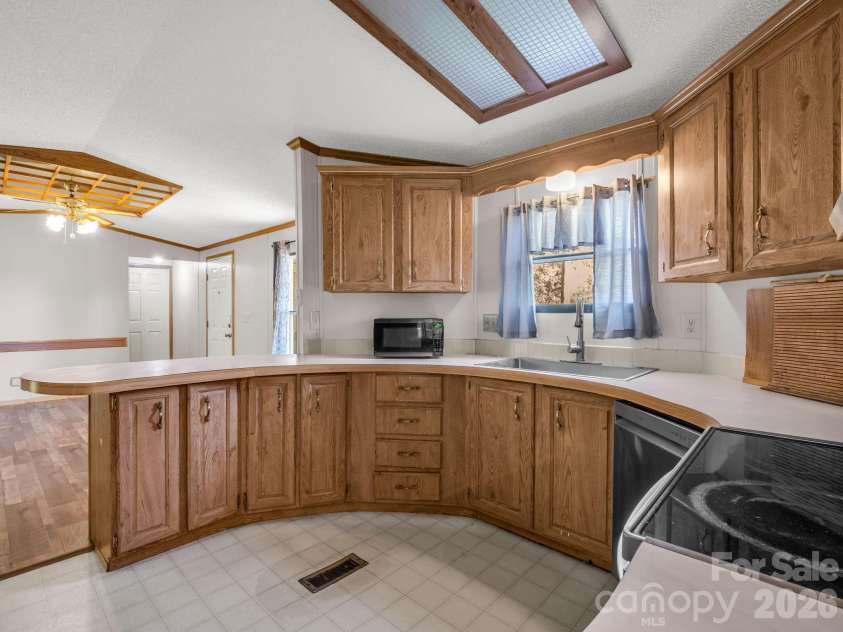 8 Don Felmet Road, Leicester, NC 28748.  MLS# CAR4390735, YatesRealty ID 29311. 