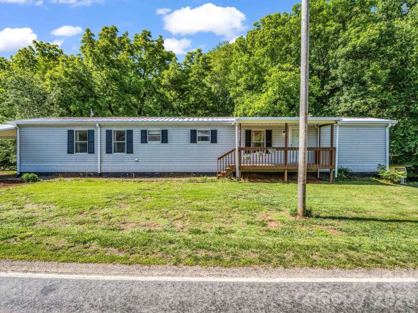 8 Don Felmet Road, Leicester, NC 28748.  MLS# CAR4390735, YatesRealty ID 29311. 