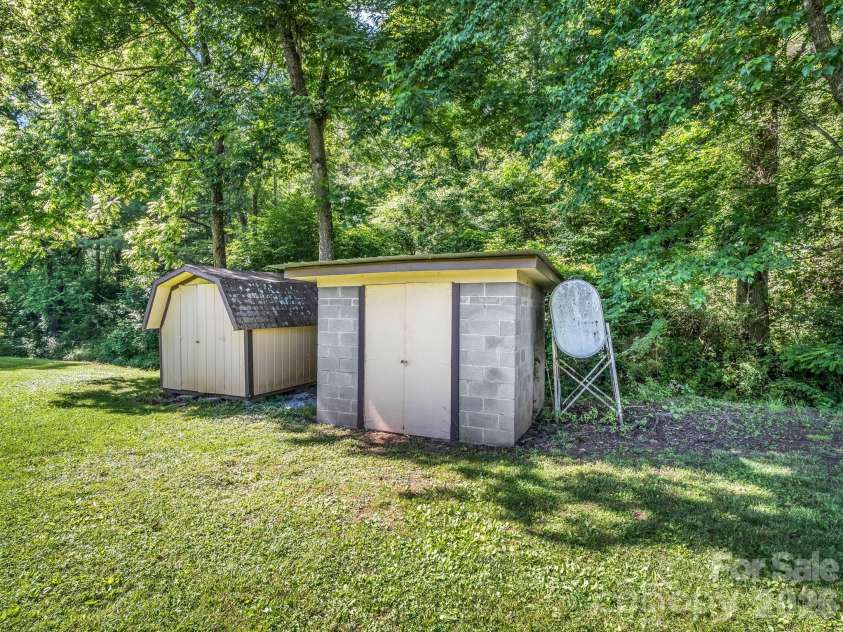 8 Don Felmet Road, Leicester, NC 28748.  MLS# CAR4390735, YatesRealty ID 29311. 