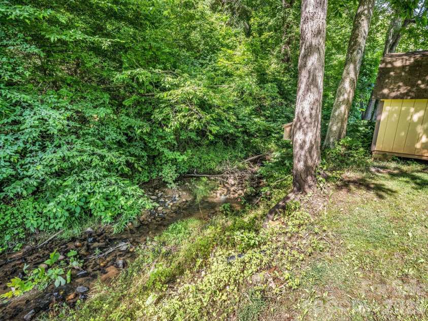 8 Don Felmet Road, Leicester, NC 28748.  MLS# CAR4390735, YatesRealty ID 29311. 