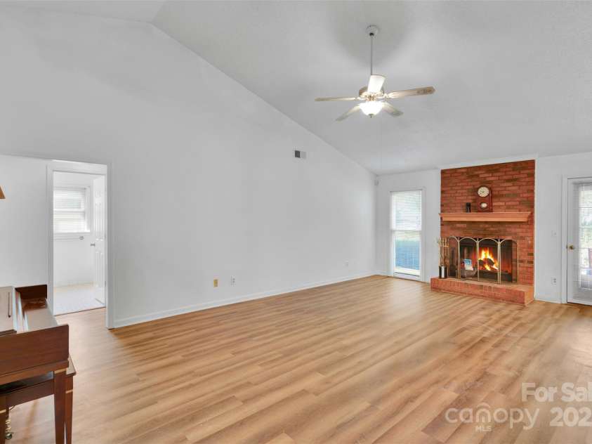 10109 Crayton Drive, Charlotte, NC 28269.  MLS# CAR4274377, YatesRealty ID 29313. 