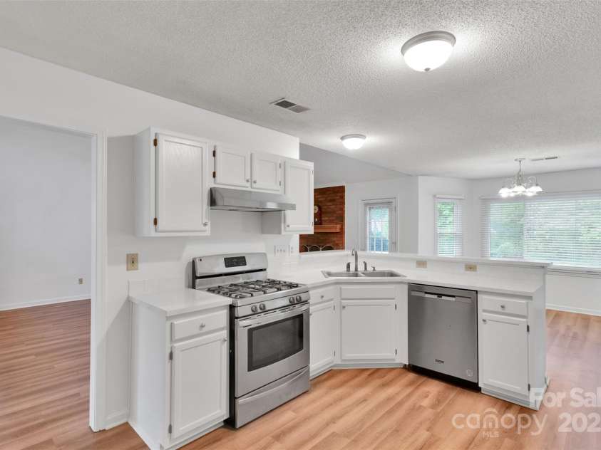 10109 Crayton Drive, Charlotte, NC 28269.  MLS# CAR4274377, YatesRealty ID 29313. 