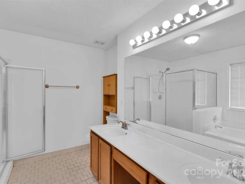 10109 Crayton Drive, Charlotte, NC 28269.  MLS# CAR4274377, YatesRealty ID 29313. 