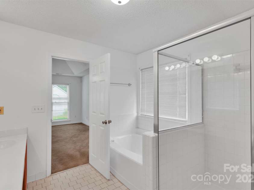 10109 Crayton Drive, Charlotte, NC 28269.  MLS# CAR4274377, YatesRealty ID 29313. 