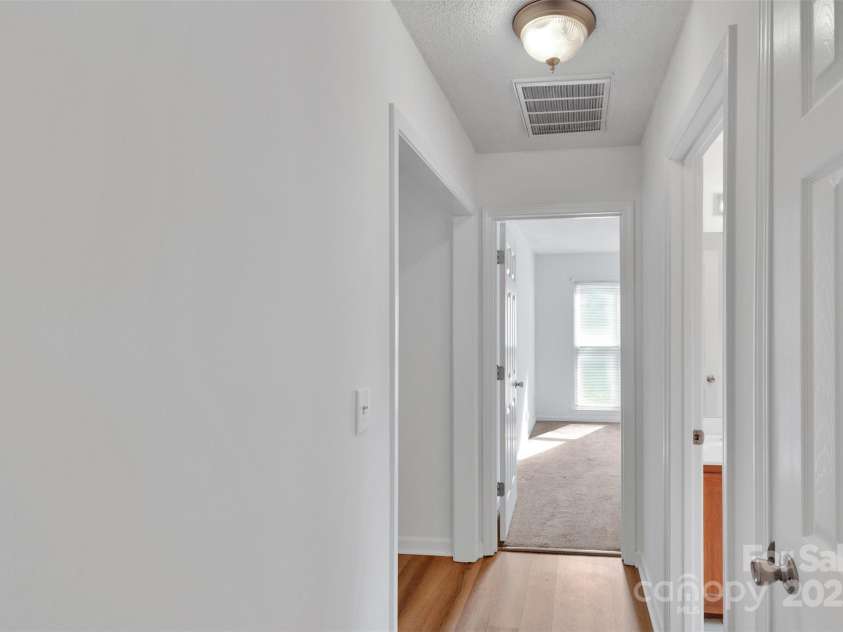 10109 Crayton Drive, Charlotte, NC 28269.  MLS# CAR4274377, YatesRealty ID 29313. 