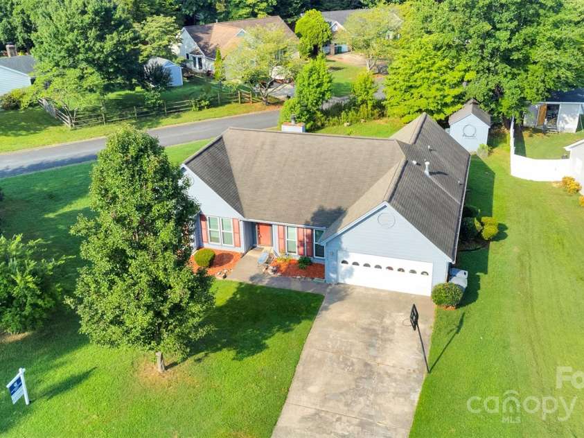 10109 Crayton Drive, Charlotte, NC 28269.  MLS# CAR4274377, YatesRealty ID 29313. 