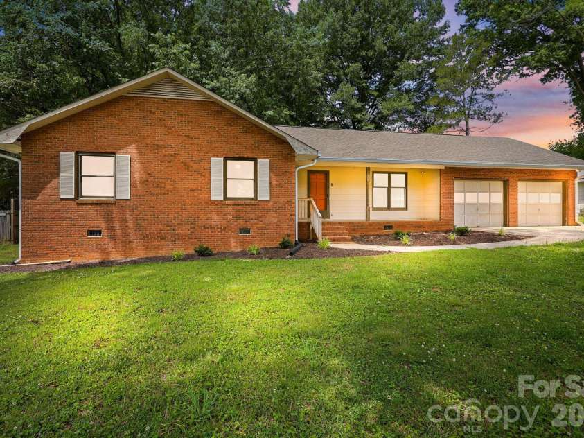 302 Mccoy Road, Salisbury, NC 28144.  MLS# CAR4390796, YatesRealty ID 29314. 