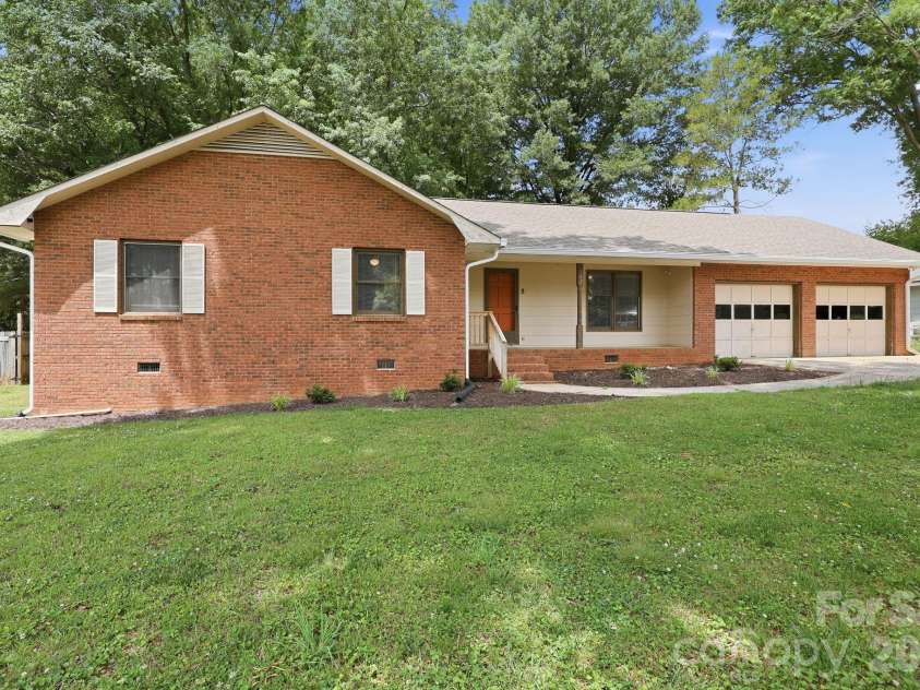 302 Mccoy Road, Salisbury, NC 28144.  MLS# CAR4390796, YatesRealty ID 29314. 