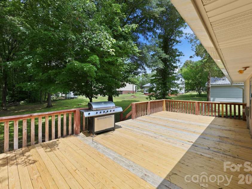 302 Mccoy Road, Salisbury, NC 28144.  MLS# CAR4390796, YatesRealty ID 29314. 