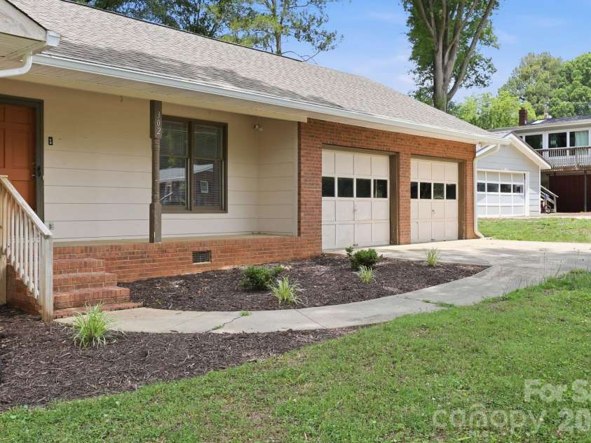 302 Mccoy Road, Salisbury, NC 28144.  MLS# CAR4390796, YatesRealty ID 29314. 
