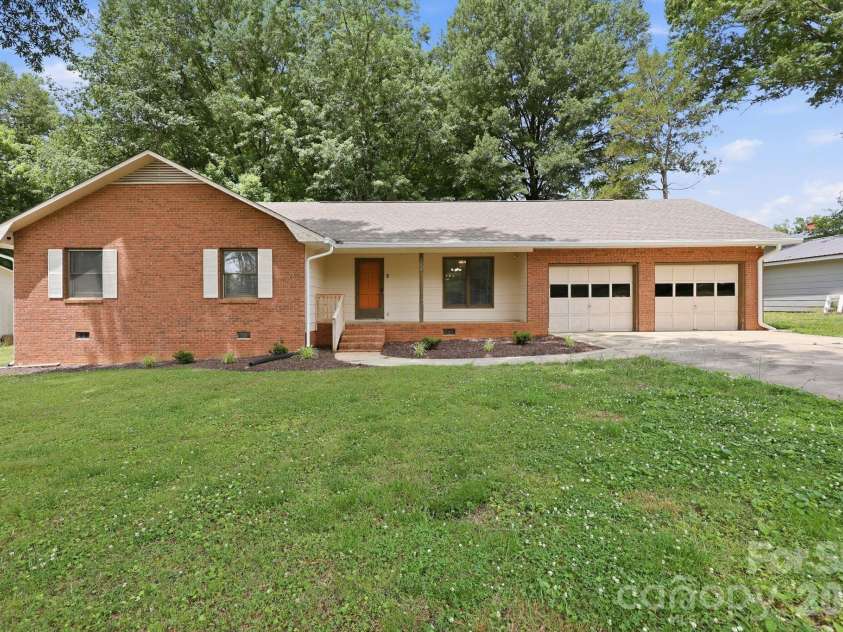 302 Mccoy Road, Salisbury, NC 28144.  MLS# CAR4390796, YatesRealty ID 29314. 
