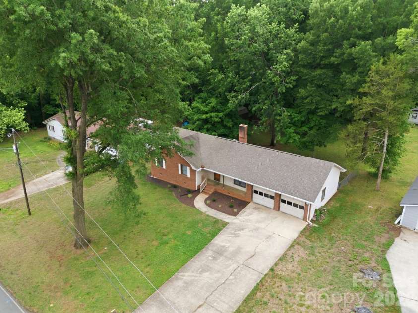 302 Mccoy Road, Salisbury, NC 28144.  MLS# CAR4390796, YatesRealty ID 29314. 