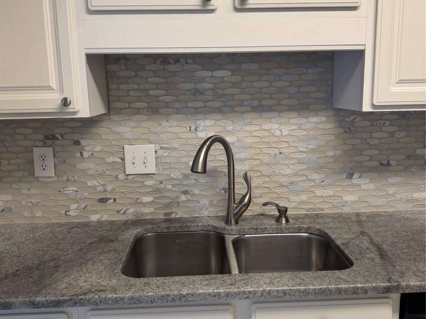 21120 Cold Spring Lane, Cornelius, NC 28031.  MLS# CAR4276142, YatesRealty ID 29315. Undermount stainless steel sink