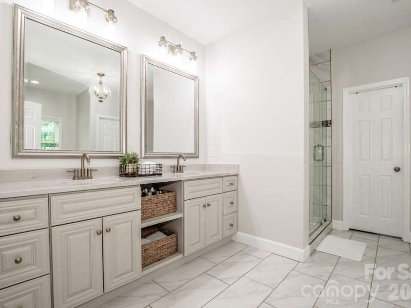3211 Oakdale Road, Charlotte, NC 28216.  MLS# CAR4380847, YatesRealty ID 29315. Double vanities
