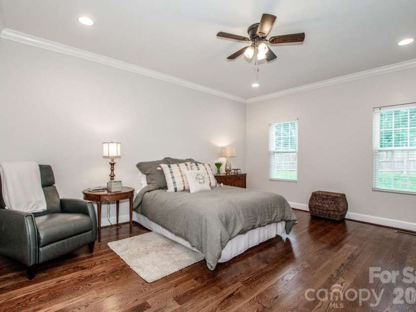 3211 Oakdale Road, Charlotte, NC 28216.  MLS# CAR4380847, YatesRealty ID 29315. Hardwoods in primary