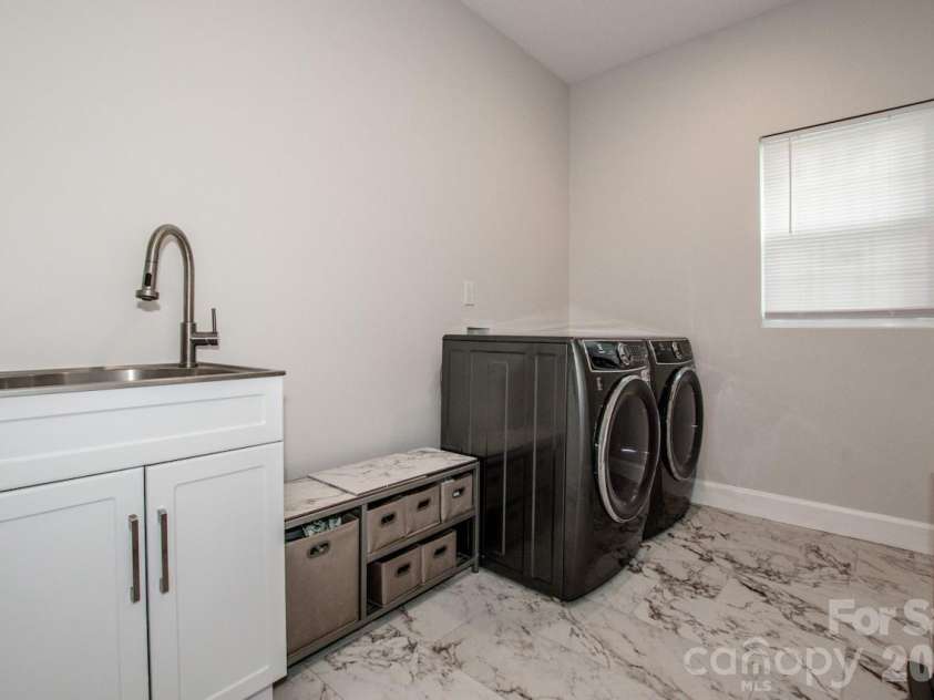 3211 Oakdale Road, Charlotte, NC 28216.  MLS# CAR4380847, YatesRealty ID 29315. Laundry on main