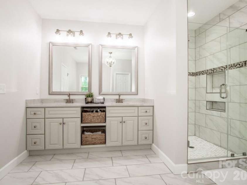 3211 Oakdale Road, Charlotte, NC 28216.  MLS# CAR4380847, YatesRealty ID 29315. Stunning primary bathroom