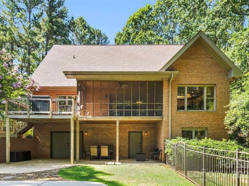 104 Tallwood Drive, Shelby, NC 28152.  MLS# CAR4280185, YatesRealty ID 29316. 