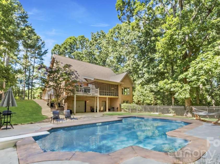 104 Tallwood Drive, Shelby, NC 28152.  MLS# CAR4280185, YatesRealty ID 29316. 